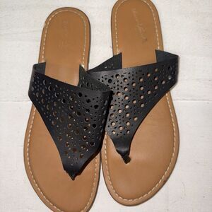 Women's‎ Kessa Laser Cut Toe Thong Sandals - Universal Thread™ Black Size 8